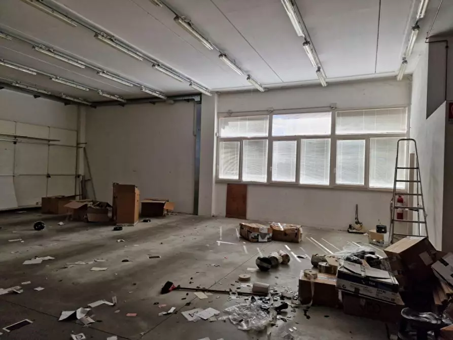 Immagine 7 di Magazzino in vendita  in Loclità San Giustino Valdarno, Via Coppi, N. 8-10 a Loro Ciuffenna