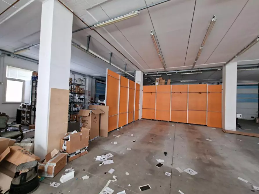 Immagine 9 di Magazzino in vendita  in Loclità San Giustino Valdarno, Via Coppi, N. 8-10 a Loro Ciuffenna