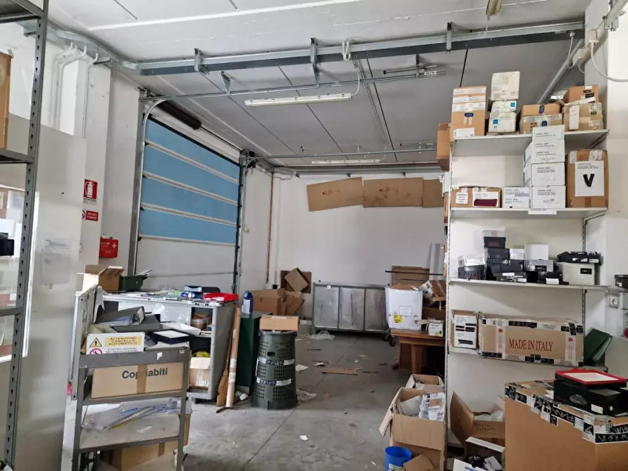 Immagine 12 di Magazzino in vendita  in Loclità San Giustino Valdarno, Via Coppi, N. 8-10 a Loro Ciuffenna