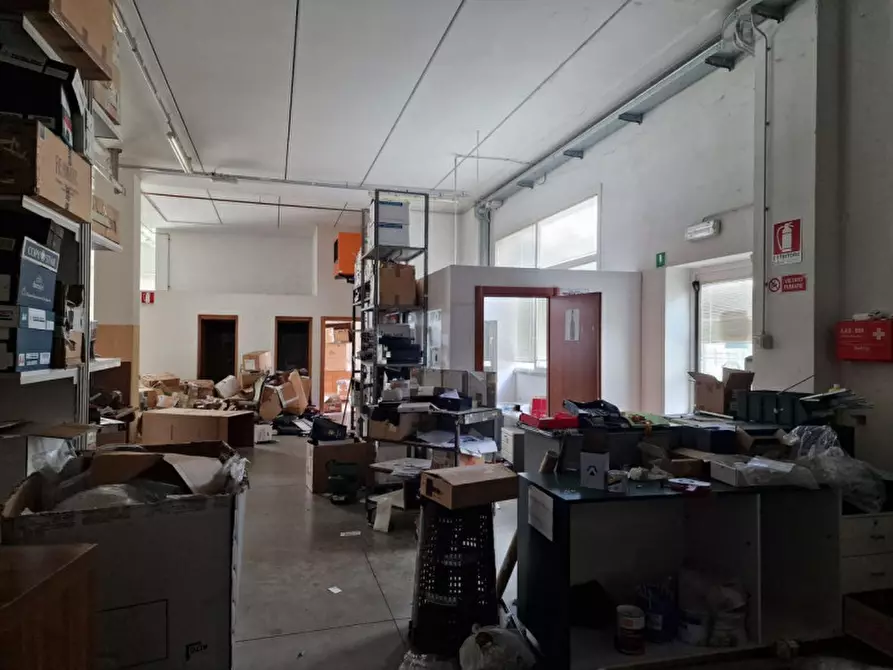 Immagine 13 di Magazzino in vendita  in Loclità San Giustino Valdarno, Via Coppi, N. 8-10 a Loro Ciuffenna