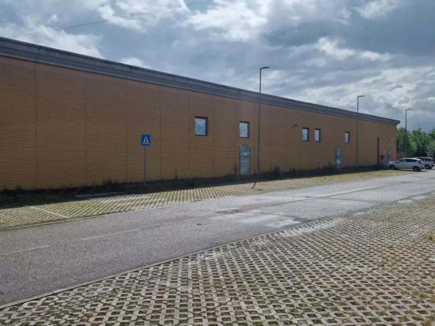 Immagine 8 di Negozio in vendita  in Narni a Narni