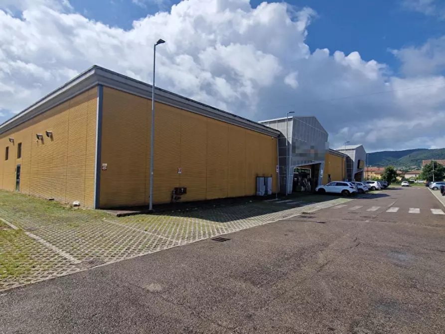 Immagine 11 di Negozio in vendita  in Narni a Narni