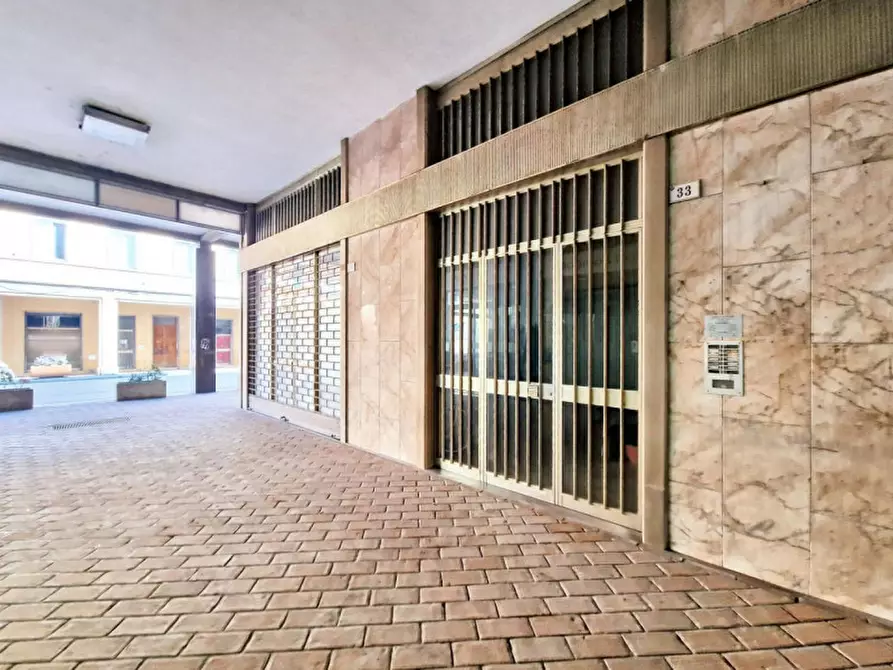 Immagine 7 di Ufficio in vendita  in Via Emilia Interna, N. 29-31-33 a Castel Bolognese