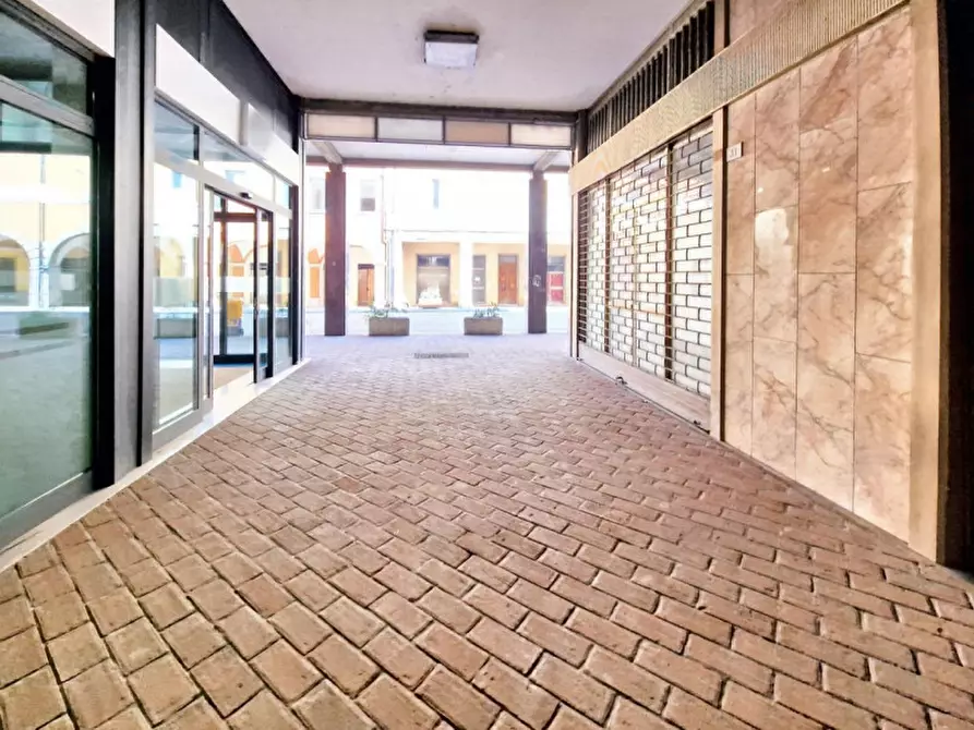Immagine 8 di Ufficio in vendita  in Via Emilia Interna, N. 29-31-33 a Castel Bolognese