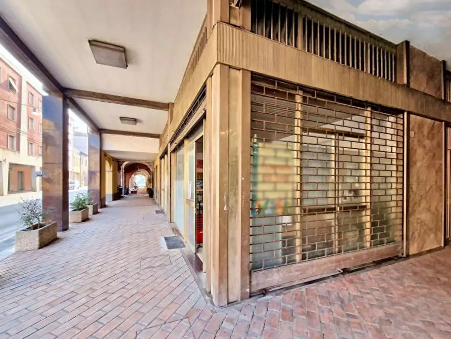 Immagine 10 di Ufficio in vendita  in Via Emilia Interna, N. 29-31-33 a Castel Bolognese