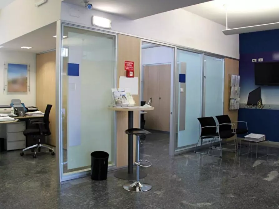 Immagine 3 di Ufficio in vendita  in Via V. Veneto, N. 36/B a Capriate San Gervasio