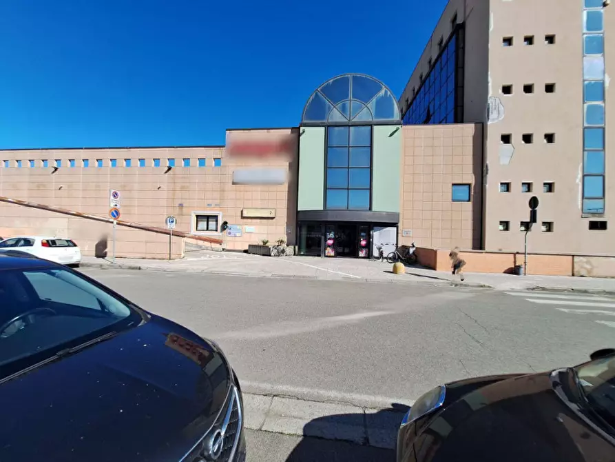 Immagine 8 di Negozio in vendita  in Via Brigate Partigiane, N. 2-4 a Pontedera