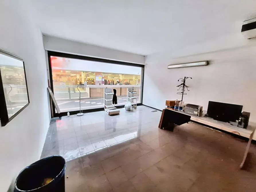 Immagine 16 di Negozio in vendita  in Via Brigate Partigiane, N. 2-4 a Pontedera