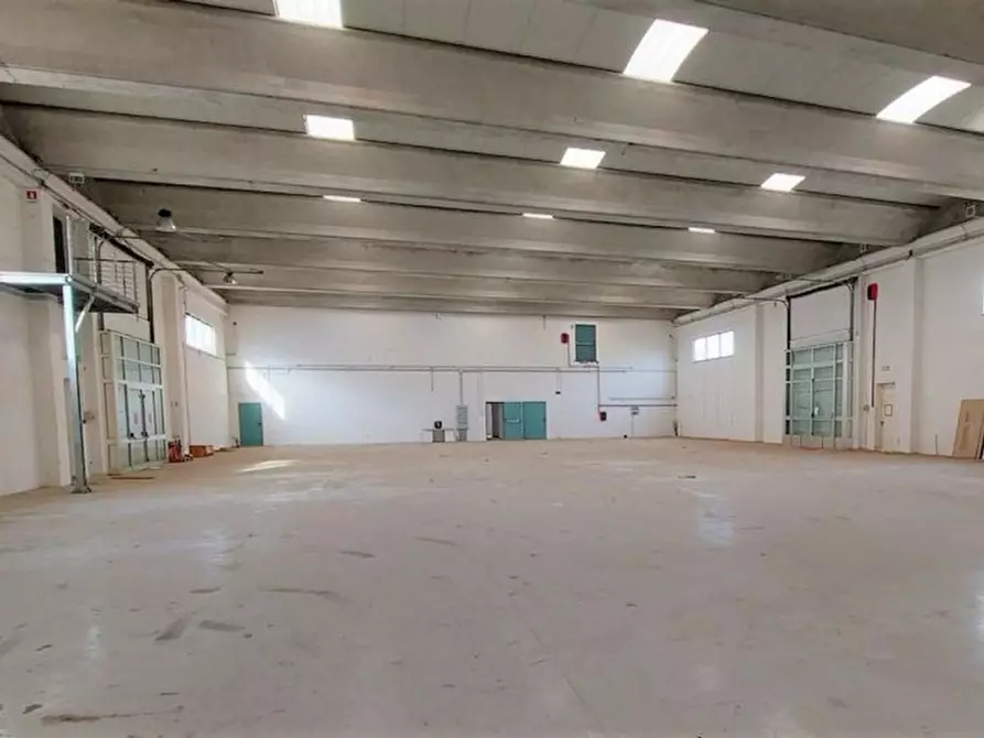 Immagine 3 di Capannone industriale in vendita  in Zona industriale Su Fraigu, N. snc a San Sperate