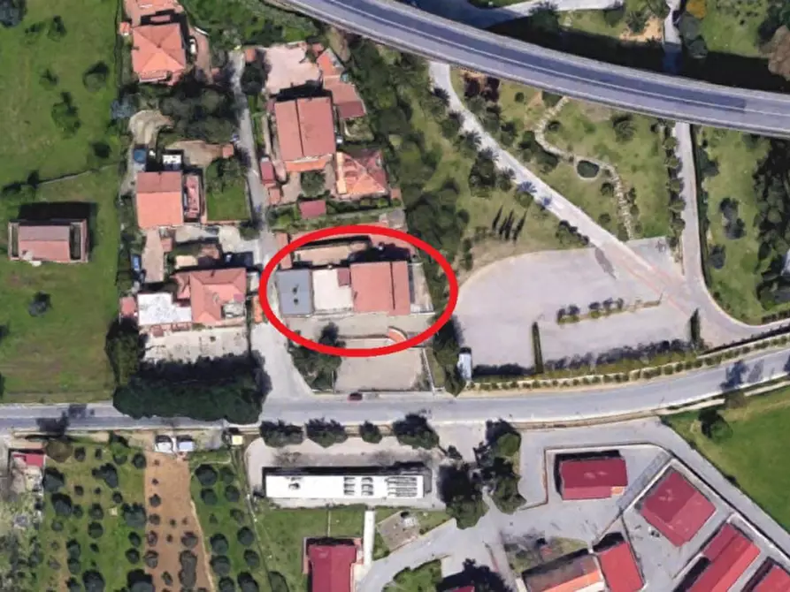 Immagine 2 di Negozio in vendita  in Contrada Savarino Niscima, N. 3 a Caltanissetta