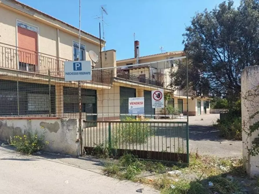 Immagine 6 di Negozio in vendita  in Contrada Savarino Niscima, N. 3 a Caltanissetta