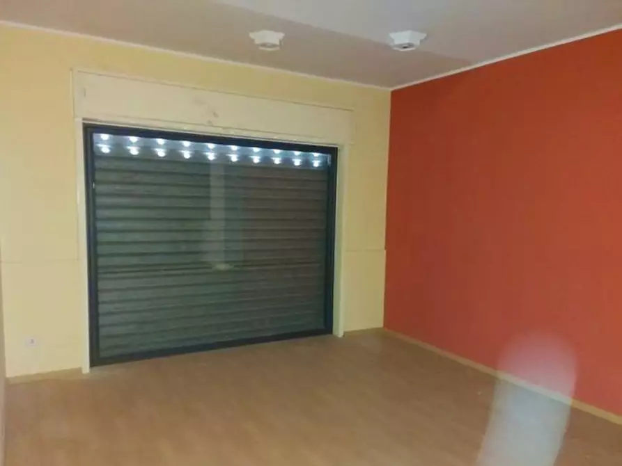 Immagine 8 di Negozio in vendita  in Contrada Savarino Niscima, N. 3 a Caltanissetta