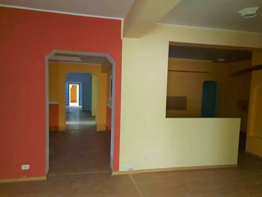 Immagine 11 di Negozio in vendita  in Contrada Savarino Niscima, N. 3 a Caltanissetta