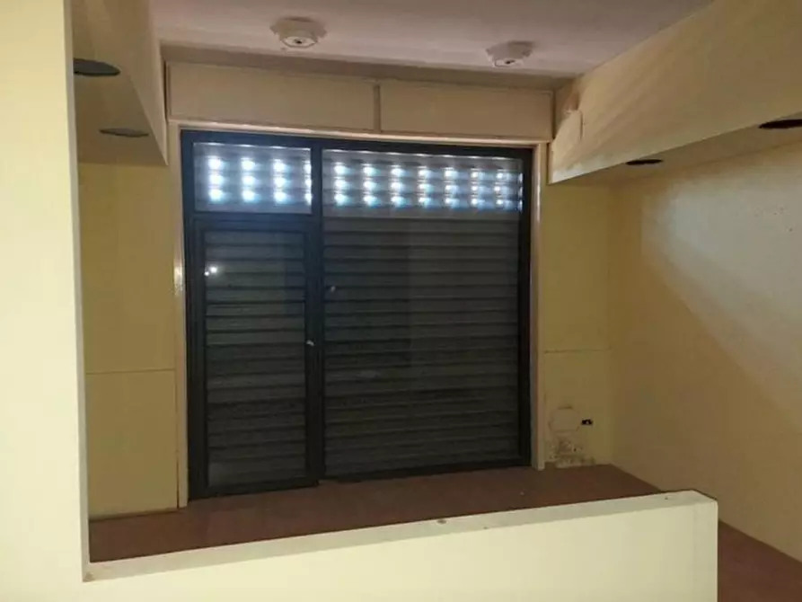 Immagine 15 di Negozio in vendita  in Contrada Savarino Niscima, N. 3 a Caltanissetta