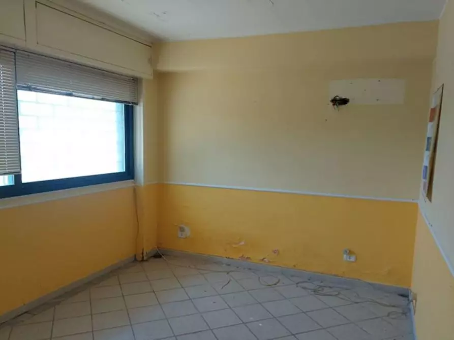 Immagine 17 di Negozio in vendita  in Contrada Savarino Niscima, N. 3 a Caltanissetta