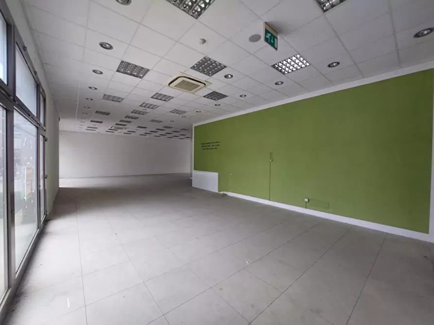 Immagine 2 di Negozio in vendita  in Via G. Pascoli, N. 44 a Montevarchi