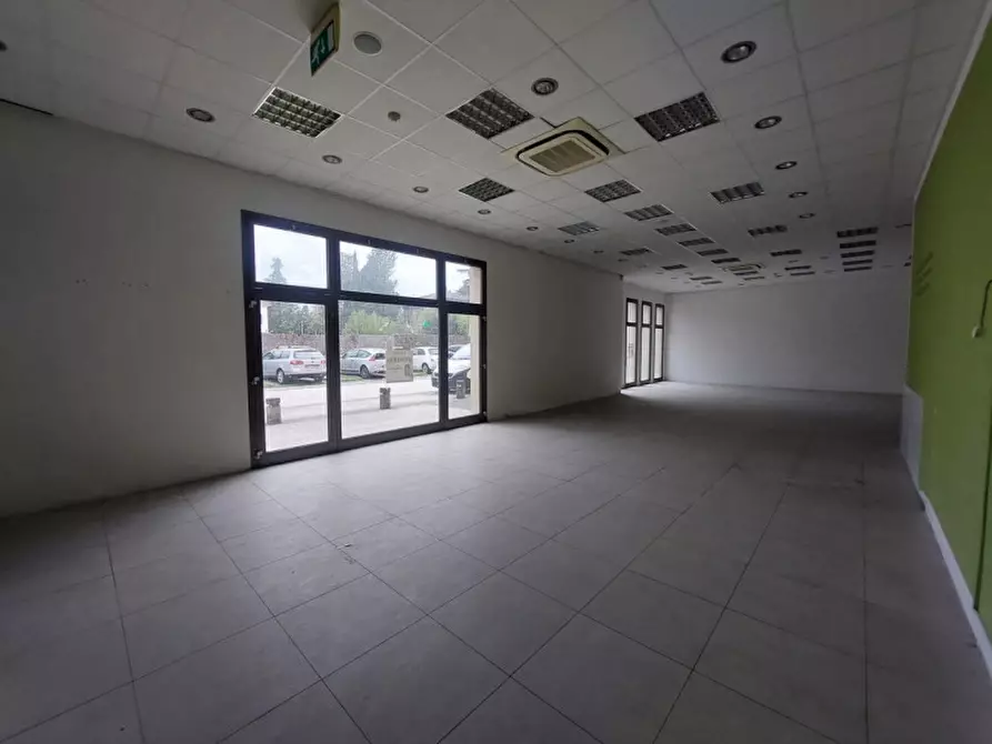 Immagine 3 di Negozio in vendita  in Via G. Pascoli, N. 44 a Montevarchi