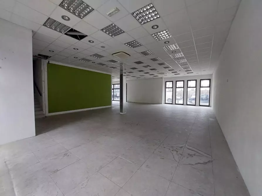 Immagine 4 di Negozio in vendita  in Via G. Pascoli, N. 44 a Montevarchi