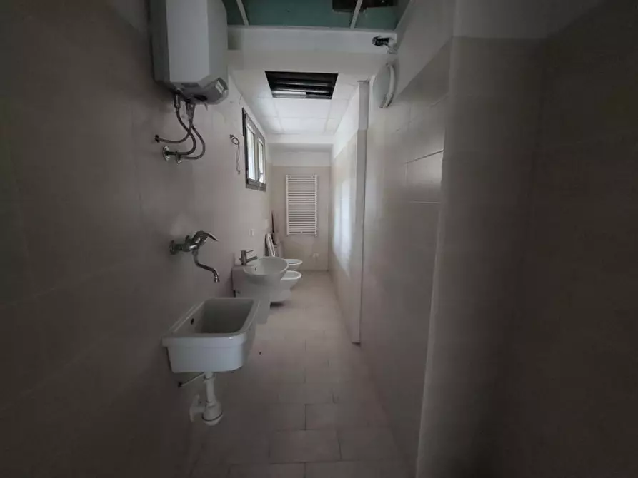 Immagine 5 di Negozio in vendita  in Via G. Pascoli, N. 44 a Montevarchi