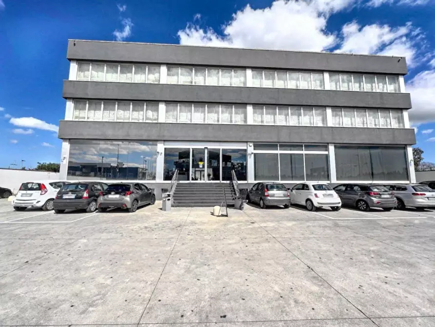 Immagine 1 di Negozio in vendita  in Viale Porta D'Europa, N. 4 a Lecce