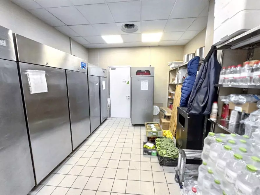 Immagine 8 di Negozio in vendita  in Viale Porta D'Europa, N. 4 a Lecce