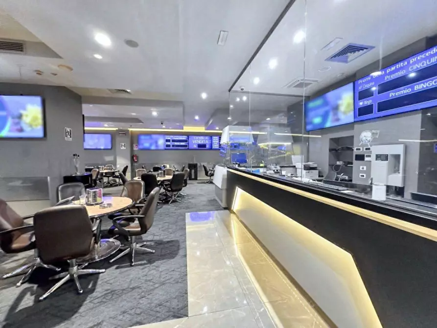 Immagine 11 di Negozio in vendita  in Viale Porta D'Europa, N. 4 a Lecce