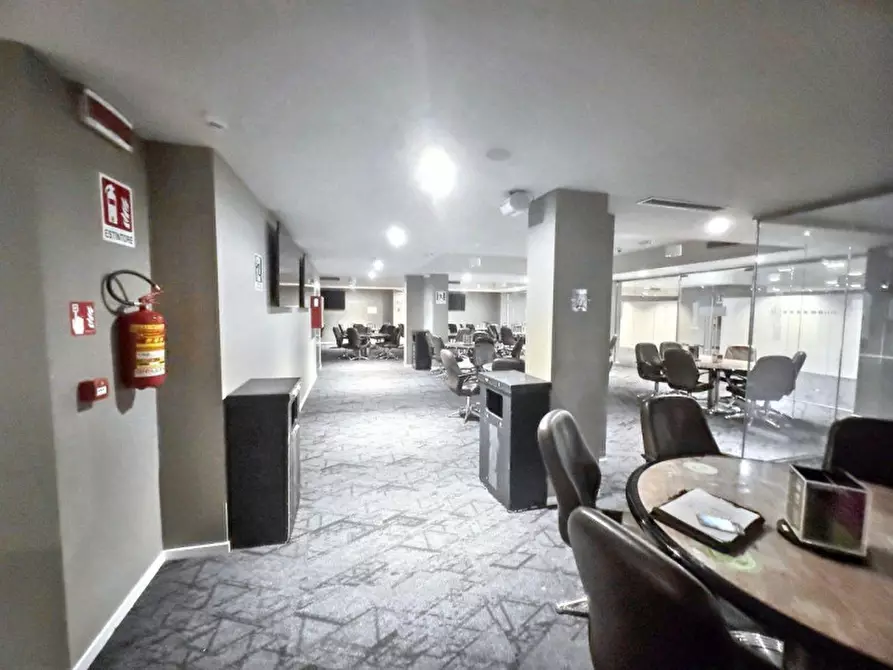 Immagine 14 di Negozio in vendita  in Viale Porta D'Europa, N. 4 a Lecce