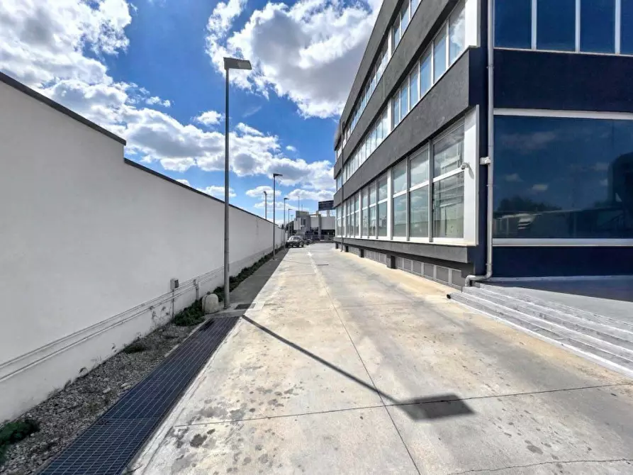 Immagine 19 di Negozio in vendita  in Viale Porta D'Europa, N. 4 a Lecce