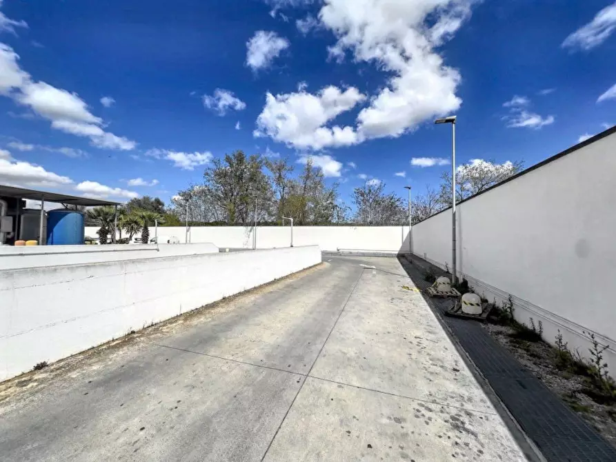 Immagine 20 di Negozio in vendita  in Viale Porta D'Europa, N. 4 a Lecce