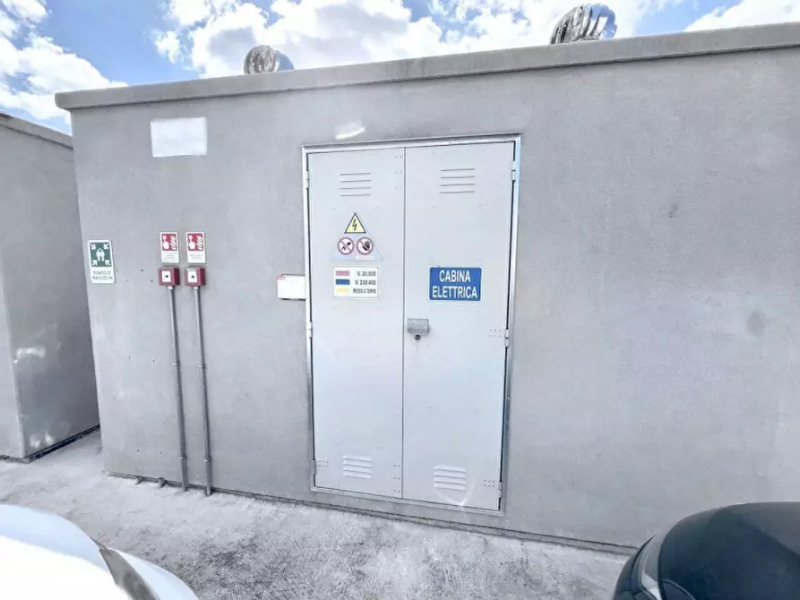 Immagine 23 di Negozio in vendita  in Viale Porta D'Europa, N. 4 a Lecce