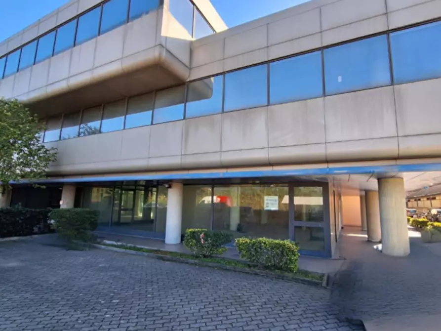 Immagine 3 di Negozio in vendita  in Via Montramito, N. 116 a Viareggio