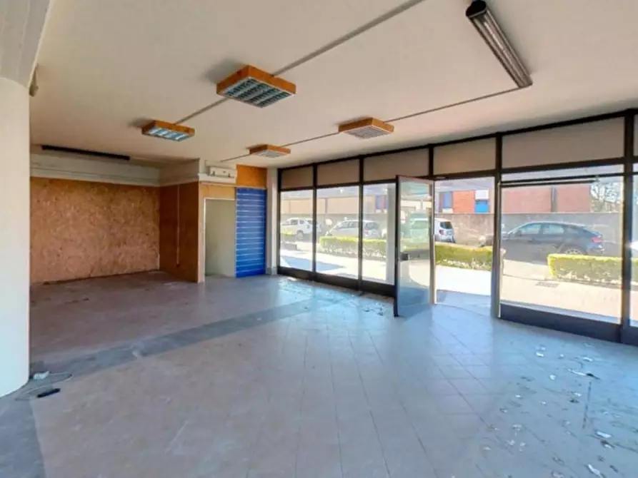 Immagine 7 di Negozio in vendita  in Via Montramito, N. 116 a Viareggio