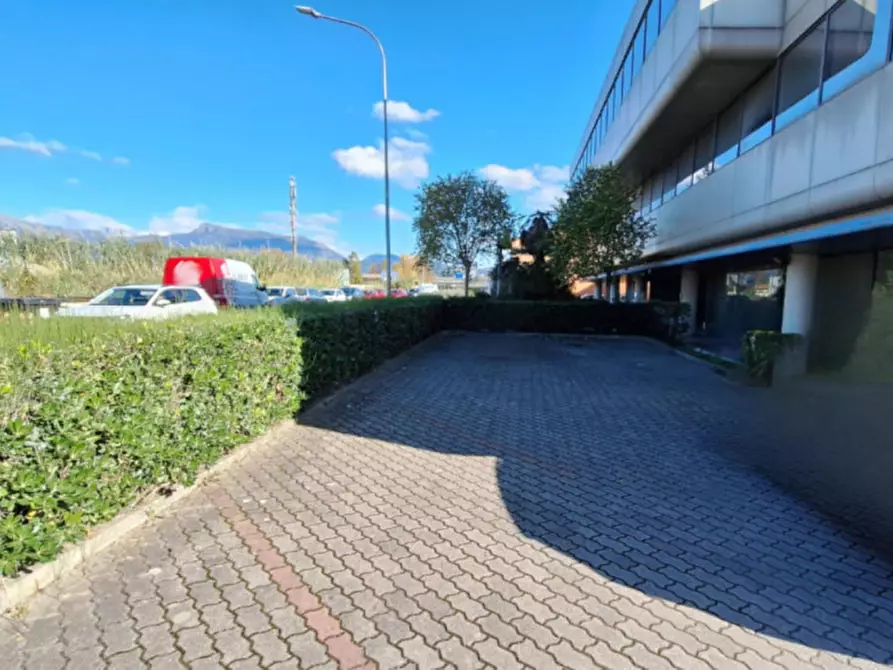 Immagine 29 di Negozio in vendita  in Via Montramito, N. 116 a Viareggio