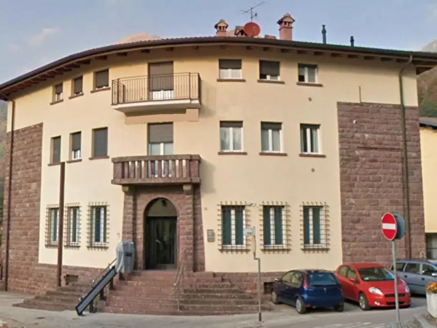 Immagine 2 di Ufficio in vendita  in Piazza Del Sagrato, N. 9 a Introbio