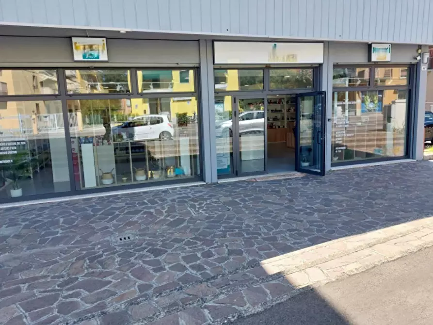 Immagine 1 di Negozio in vendita  in VIA DEL TRIUMVIRATO, N. 89/A a Bologna