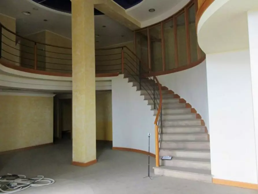 Immagine 4 di Negozio in vendita  in Via dell'Olivo, N. 30-32-34 a Tuscania