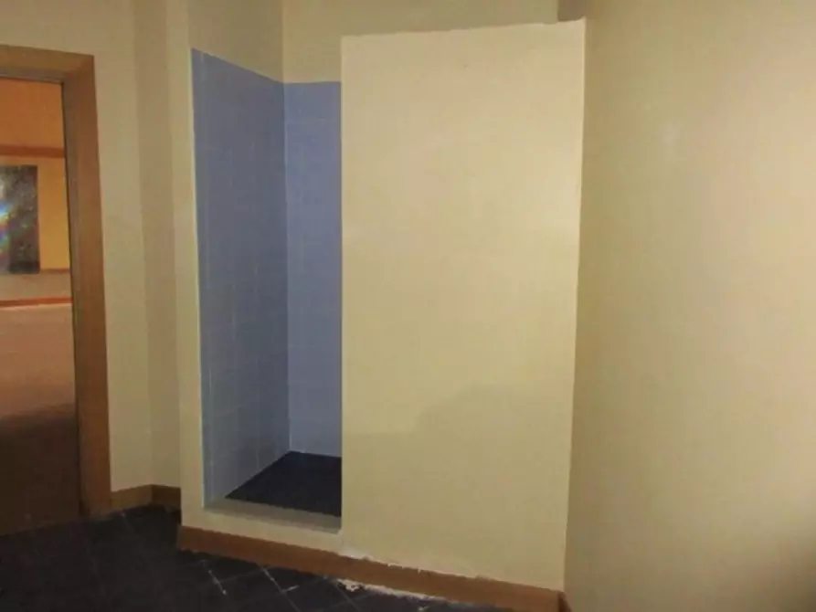 Immagine 11 di Negozio in vendita  in Via dell'Olivo, N. 30-32-34 a Tuscania