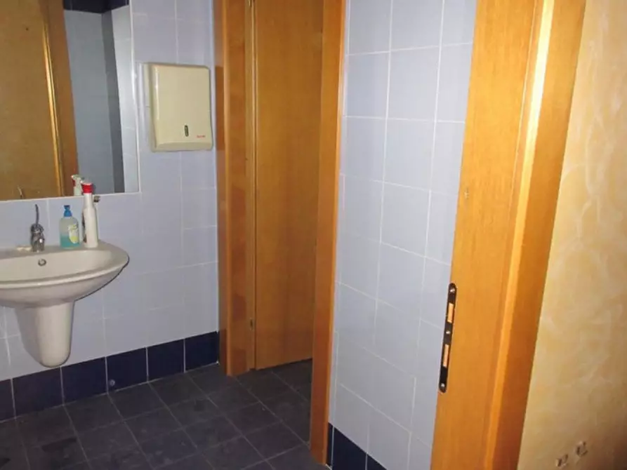 Immagine 16 di Negozio in vendita  in Via dell'Olivo, N. 30-32-34 a Tuscania