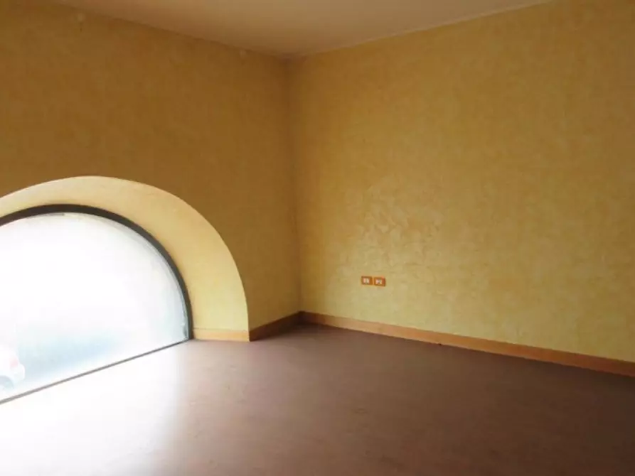 Immagine 17 di Negozio in vendita  in Via dell'Olivo, N. 30-32-34 a Tuscania