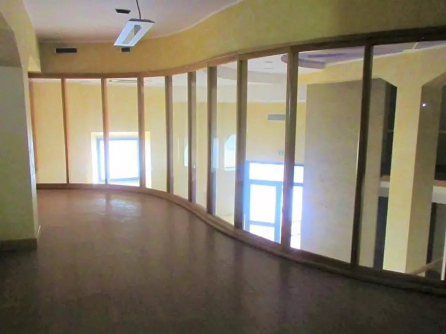 Immagine 19 di Negozio in vendita  in Via dell'Olivo, N. 30-32-34 a Tuscania