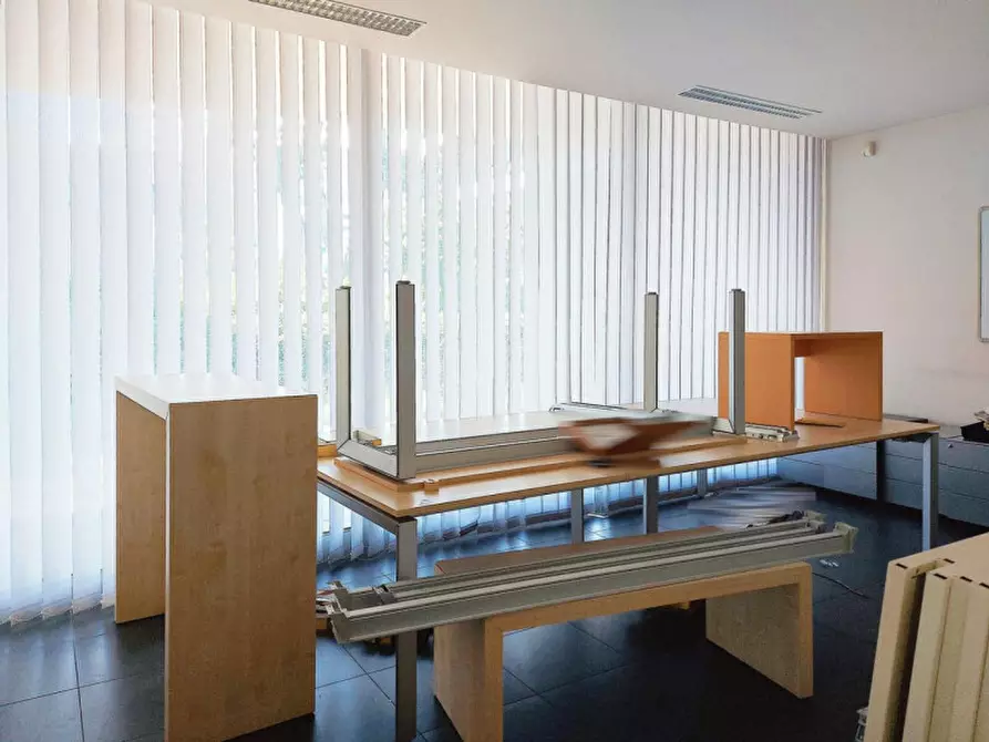 Immagine 4 di Negozio in vendita  in Via dei Solteri, N. 8 a Trento