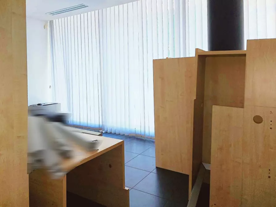 Immagine 5 di Negozio in vendita  in Via dei Solteri, N. 8 a Trento