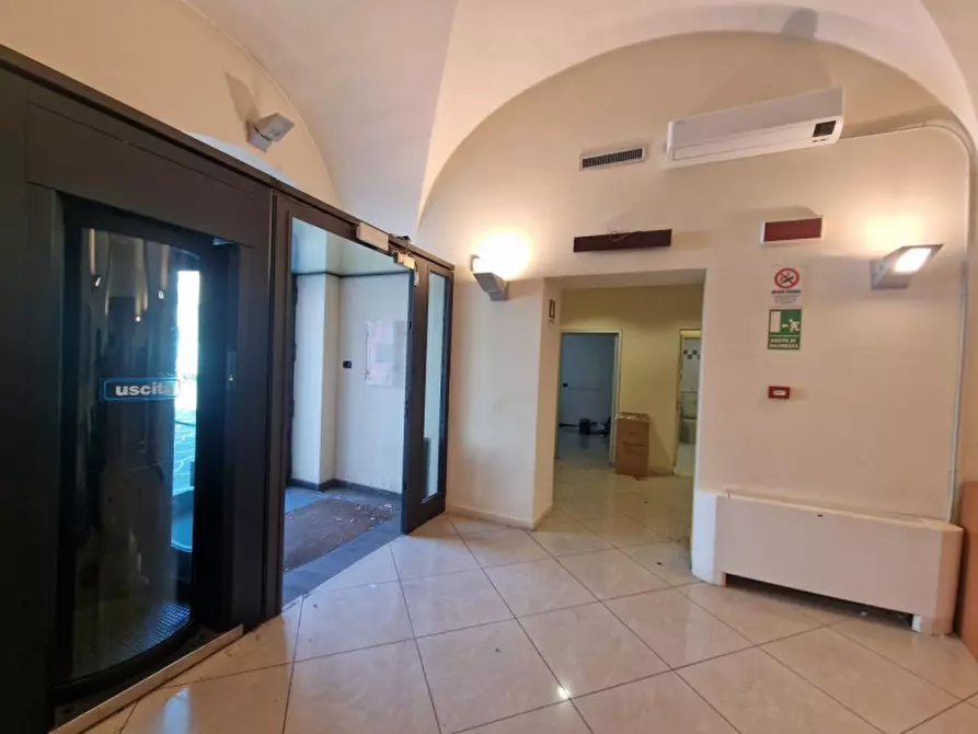 Immagine 7 di Negozio in vendita  in Piazza Indipendenza, 28, 95047 Paternò CT, Italia a Paterno'