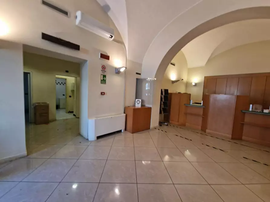 Immagine 9 di Negozio in vendita  in Piazza Indipendenza, 28, 95047 Paternò CT, Italia a Paterno'
