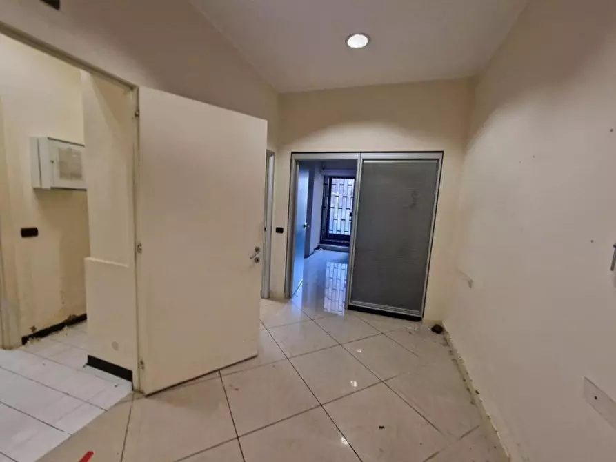 Immagine 10 di Negozio in vendita  in Piazza Indipendenza, 28, 95047 Paternò CT, Italia a Paterno'