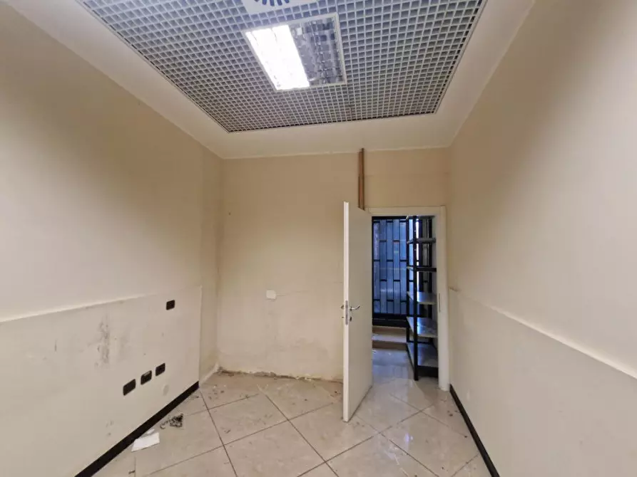 Immagine 12 di Negozio in vendita  in Piazza Indipendenza, 28, 95047 Paternò CT, Italia a Paterno'