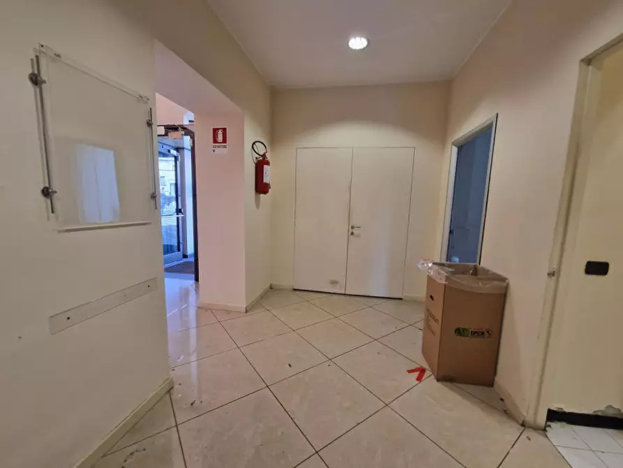 Immagine 13 di Negozio in vendita  in Piazza Indipendenza, 28, 95047 Paternò CT, Italia a Paterno'