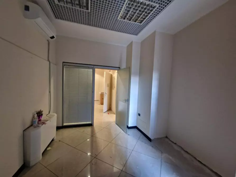 Immagine 14 di Negozio in vendita  in Piazza Indipendenza, 28, 95047 Paternò CT, Italia a Paterno'