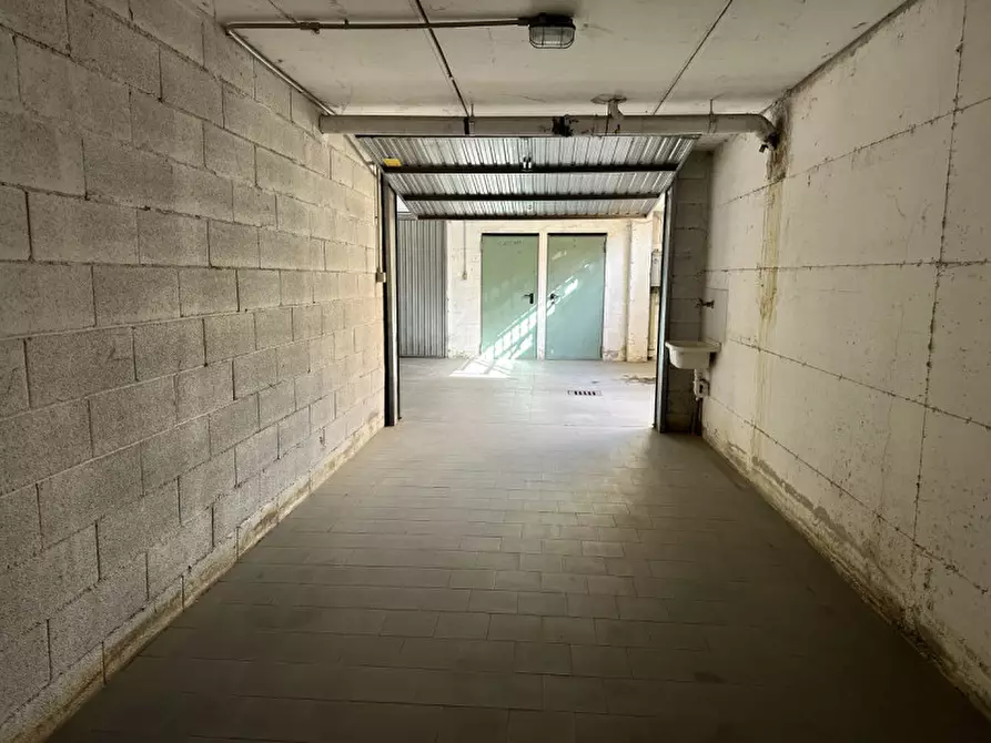 Immagine 1 di Garage in vendita  a Perugia