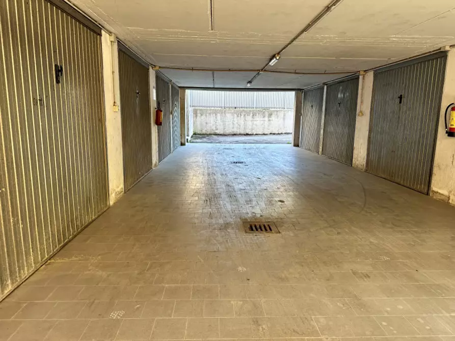 Immagine 2 di Garage in vendita  a Perugia
